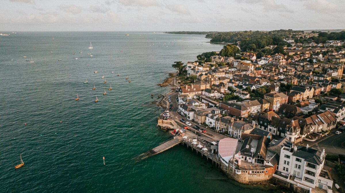 Cowes, Evening